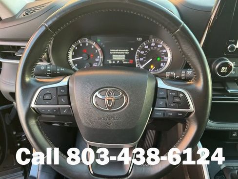 Used 2024 Toyota Highlander LE FWD image 19