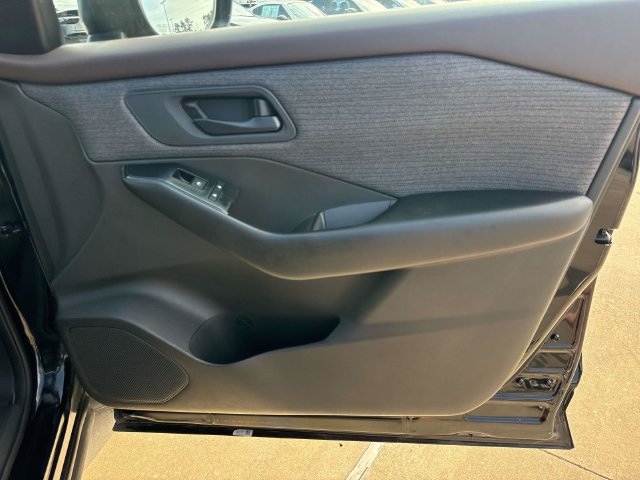 Used 2023 Nissan Rogue S FWD image 19