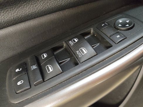 Used 2019 Jeep Cherokee Latitude Plus w/ Comfort/Convenience Group image 27