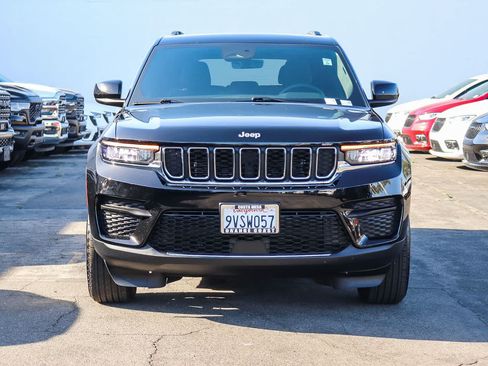 Used 2025 Jeep Grand Cherokee Laredo X RWD image 2