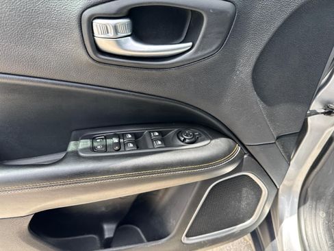 Used 2018 Jeep Compass Latitude w/ Popular Equipment Group AWD/4WD image 16