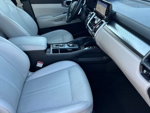 Used 2022 Kia Sorento S image 16