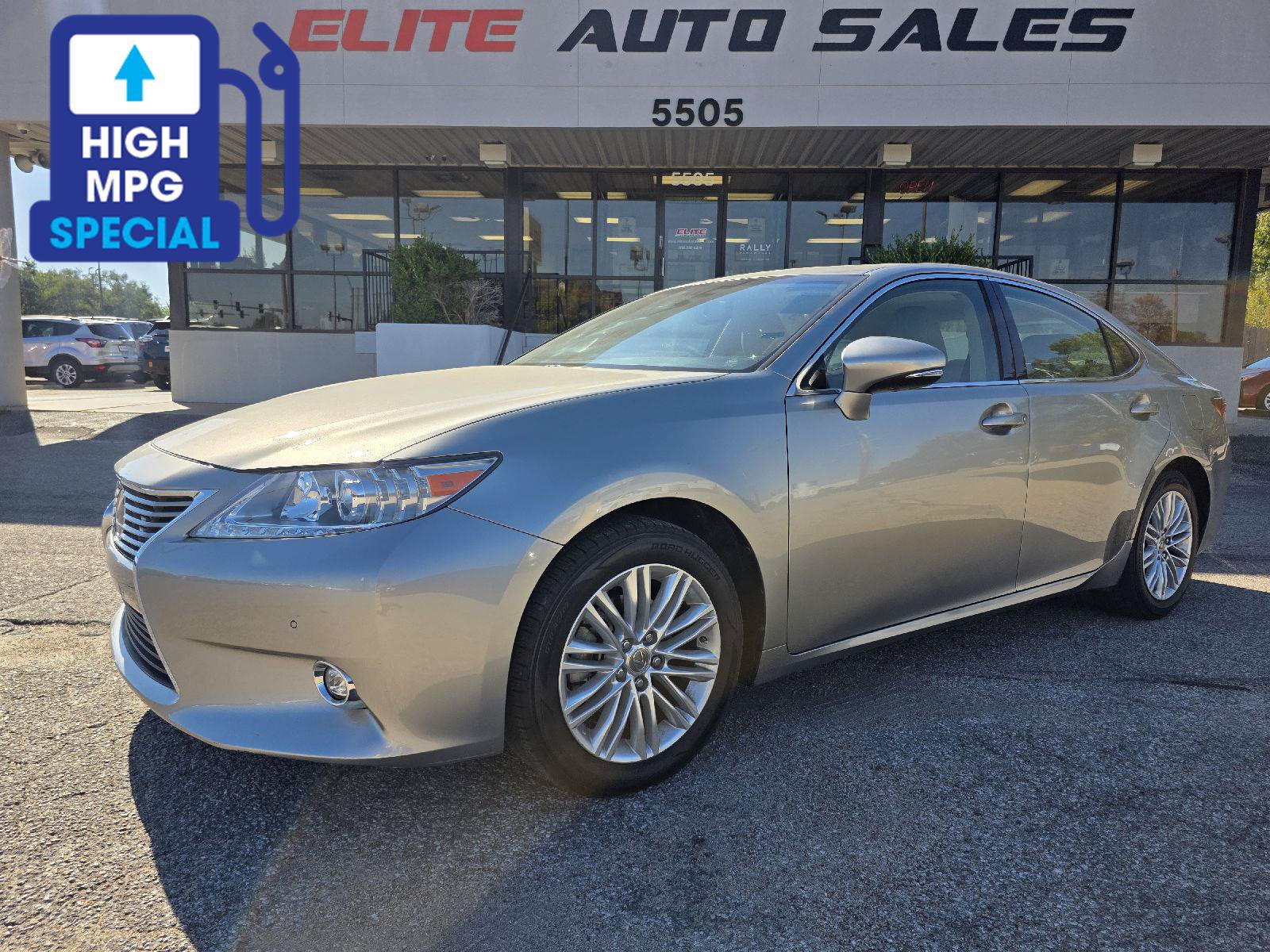Used 2015 Lexus ES 350 w/ Luxury Package FWD image 1