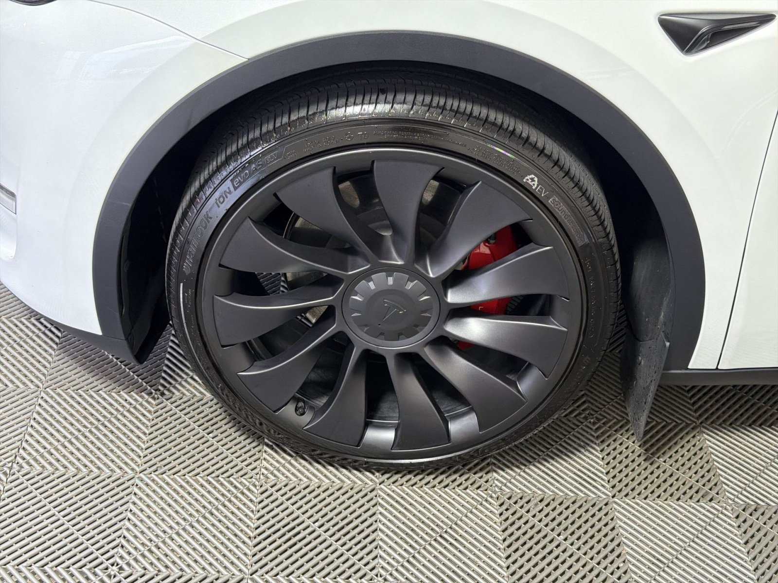 Used 2024 Tesla Model Y Performance AWD/4WD image 12
