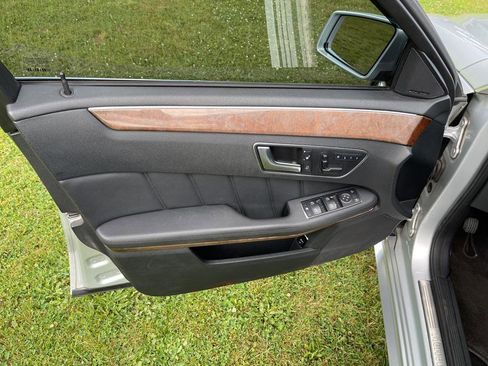 Used 2013 Mercedes-Benz E 350 4MATIC Sedan image 31