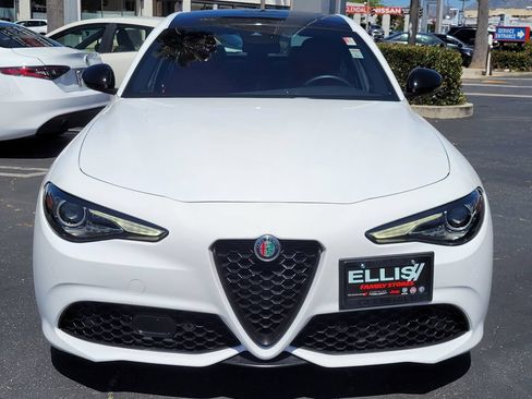 Used 2022 Alfa Romeo Giulia Veloce RWD image 30