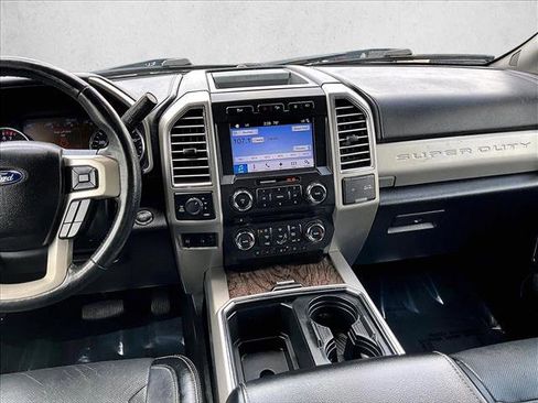 Used 2017 Ford F250 Lariat w/ Lariat Ultimate Package AWD/4WD image 8
