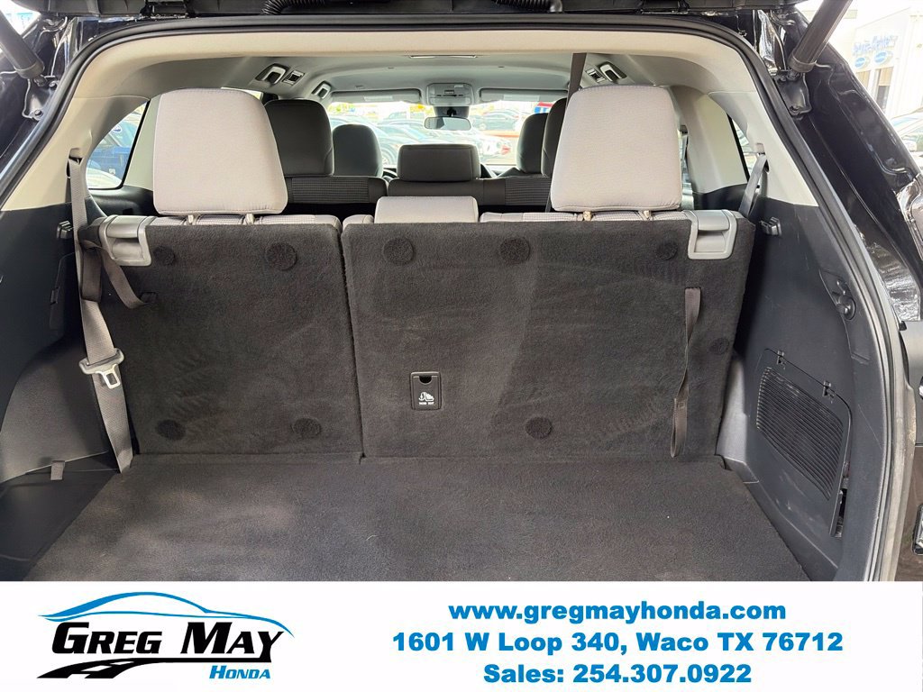 Used 2021 Toyota Highlander LE FWD image 17