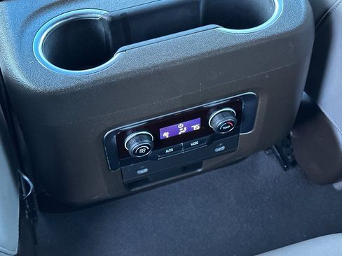 Used 2024 Chevrolet Suburban LT image 15