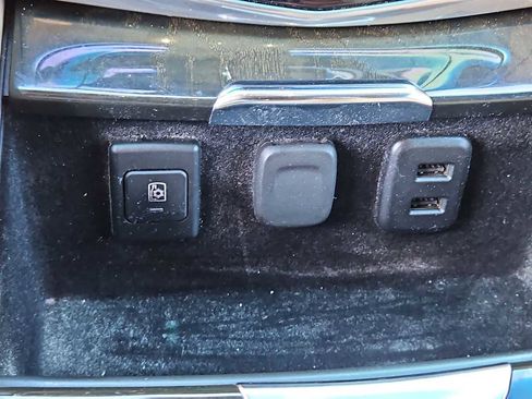 Used 2018 Cadillac Escalade Platinum image 31