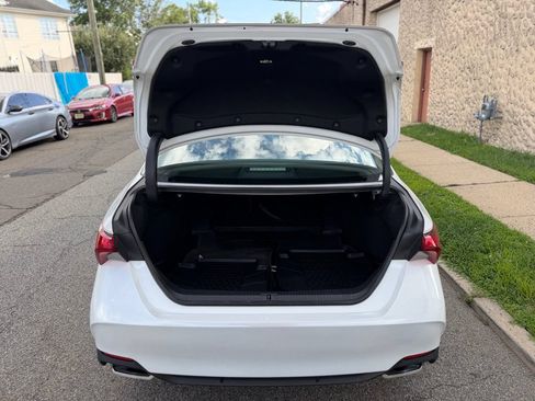 Used 2019 Toyota Avalon Limited w/ All Weather Liner Package FWD image 9