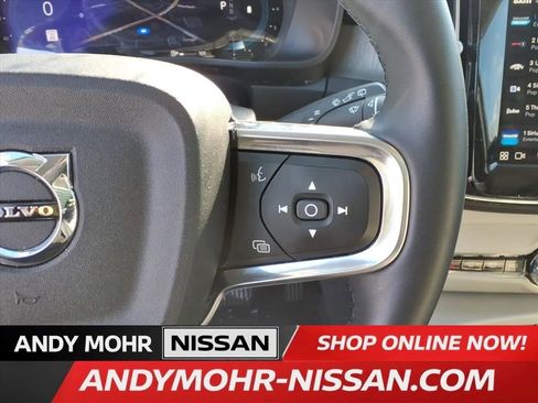 Used 2023 Volvo XC40 B5 Plus image 15