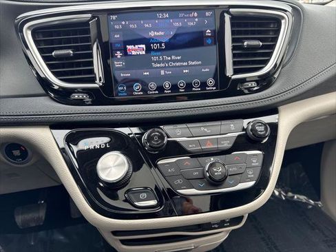 Certified 2020 Chrysler Pacifica Limited image 20