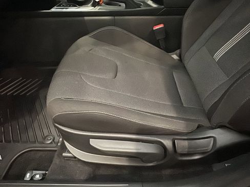 Certified 2025 Hyundai Elantra SE image 9