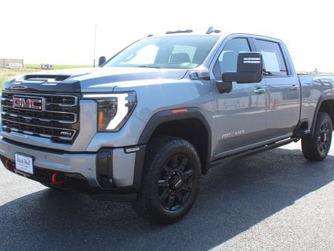 Used 2025 GMC Sierra 2500 AT4 w/ AT4 Premium Plus Package AWD/4WD image 8