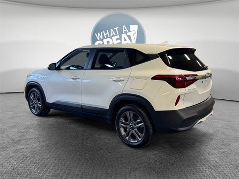 Used 2022 Kia Seltos LX image 6