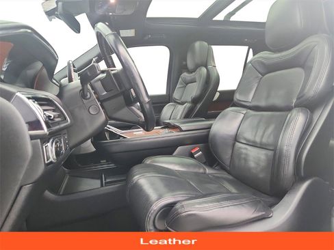 Used 2021 Lincoln Navigator Reserve image 11