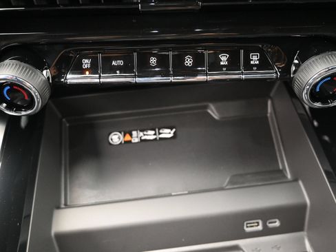 New 2026 Chevrolet Suburban Z71 w/ Z71 Off-Road Package AWD/4WD image 16