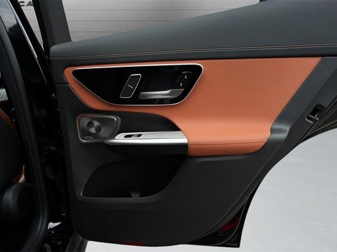 Used 2023 Mercedes-Benz GLC 300 4MATIC w/ Exclusive Trim Package image 34