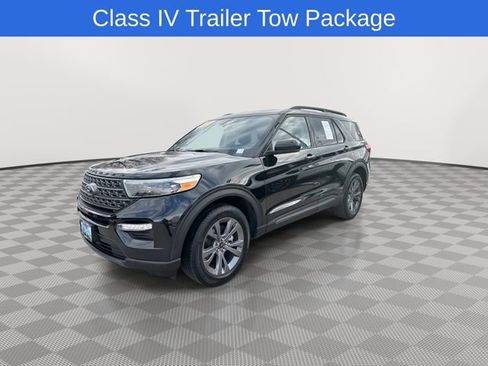 Used 2023 Ford Explorer XLT w/ Equipment Group 202A image 4