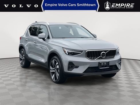 Used 2025 Volvo XC40 B5 Ultra w/ Protection Package Premier image 1
