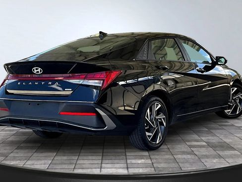 Used 2025 Hyundai Elantra SEL FWD image 6