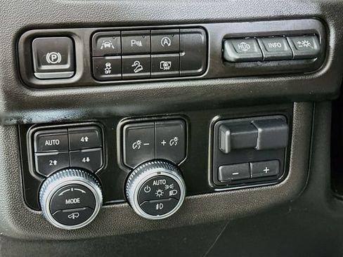 Used 2024 GMC Yukon XL AT4 w/ AT4 Premium Plus Package AWD/4WD image 14