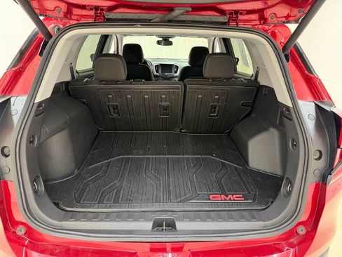 Used 2022 GMC Terrain SLE w/ Driver Convenience Package FWD image 5
