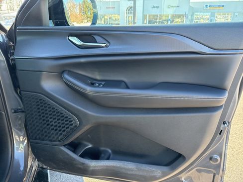 Used 2024 Jeep Grand Cherokee Altitude image 21