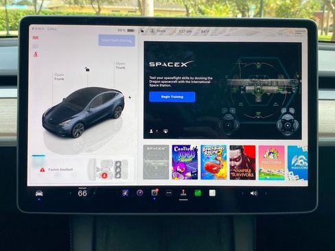 Used 2024 Tesla Model Y Long Range image 27