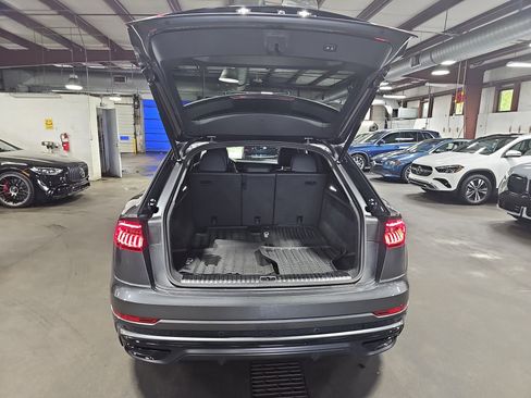 Used 2019 Audi Q8 Prestige w/ Luxury Package AWD/4WD image 13
