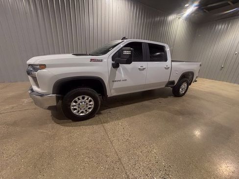 Used 2023 Chevrolet Silverado 2500 LT image 2