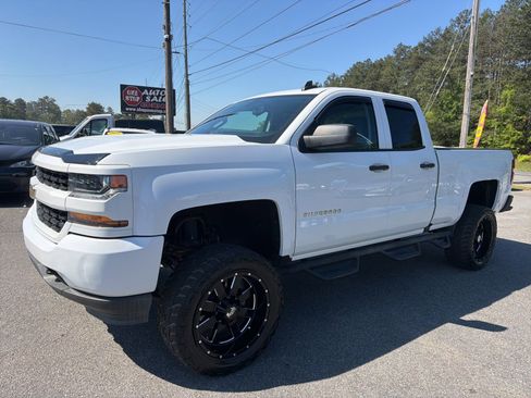 Used 2018 Chevrolet Silverado 1500 Custom w/ Custom Value Package image 1