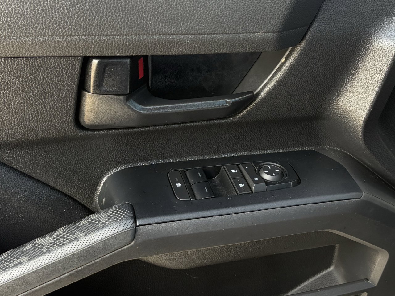 Used 2024 Toyota Tacoma SR RWD image 23