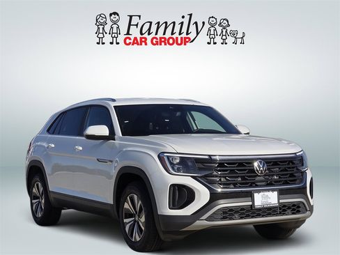 New 2026 Volkswagen Atlas Cross Sport SE image 2