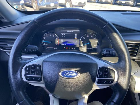 Used 2022 Ford Explorer XLT w/ Equipment Group 202A AWD/4WD image 22