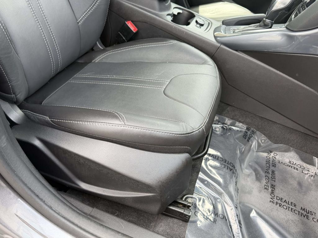 Used 2014 Ford Focus Titanium FWD image 11