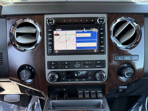 Used 2011 Ford F250 Lariat w/ Lariat Ultimate Pkg AWD/4WD image 19