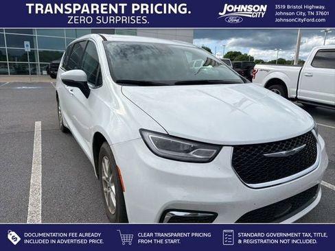 Used 2023 Chrysler Pacifica Touring-L FWD image 1