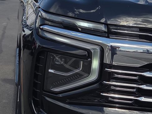 Used 2025 Chevrolet Tahoe Premier AWD/4WD image 7