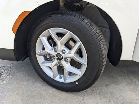 Certified 2025 Kia Soul LX image 38