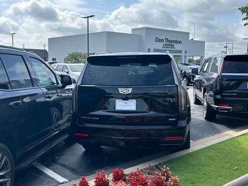 Used 2025 Cadillac Escalade ESV Sport Platinum AWD/4WD image 3