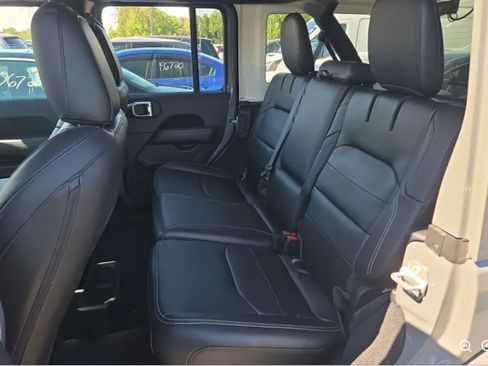 Used 2021 Jeep Wrangler Unlimited Sahara w/ Cold Weather Group AWD/4WD image 6