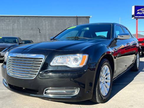 Used 2014 Chrysler 300 image 3