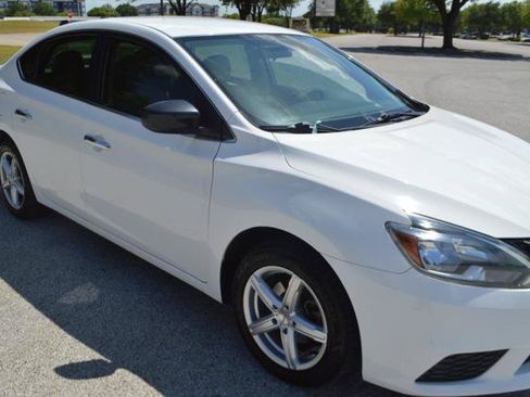 Used 2017 Nissan Sentra S FWD image 3