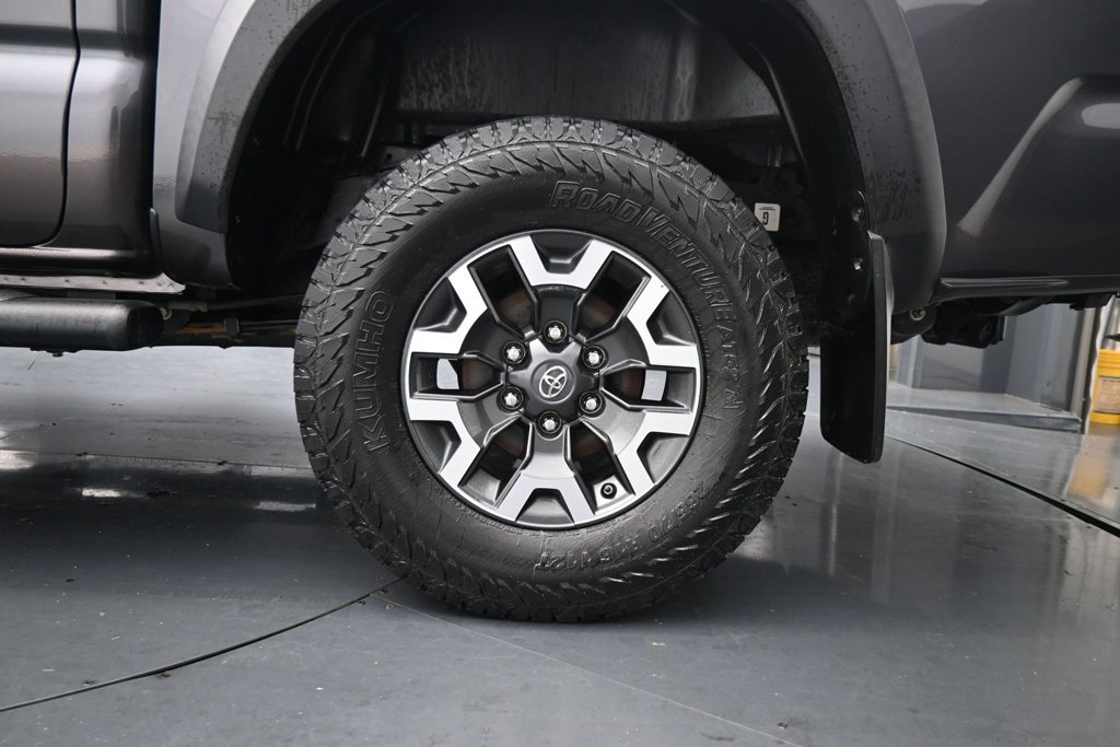 Used 2019 Toyota Tacoma TRD Off-Road AWD/4WD image 14