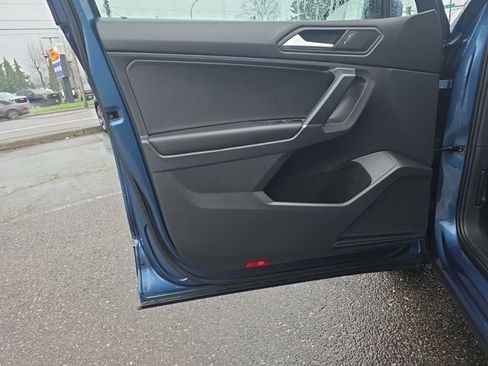 Used 2020 Volkswagen Tiguan SE w/ Panoramic Sunroof Package image 16