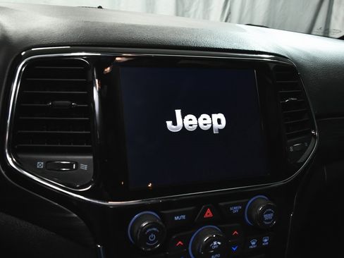 Used 2021 Jeep Grand Cherokee Laredo X image 19