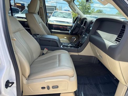 Used 2017 Lincoln Navigator Reserve AWD/4WD image 20