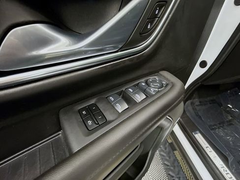 Used 2024 Chevrolet Tahoe Z71 w/ Luxury Package AWD/4WD image 37